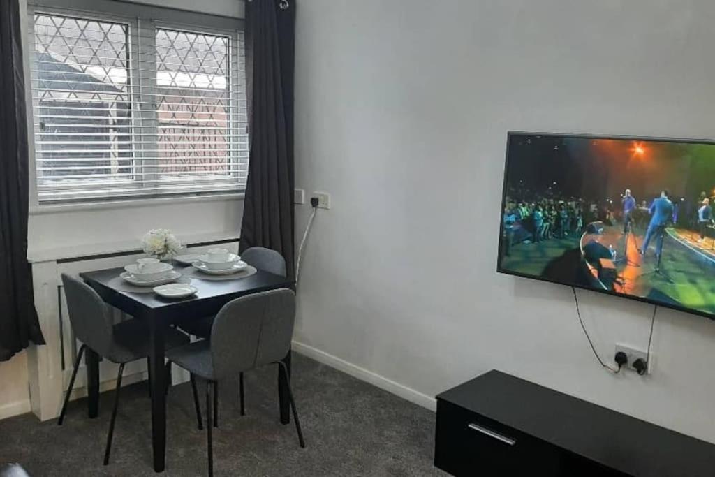Entire Rental, Easy Reach To Etihad Stadium Manchester Extérieur photo