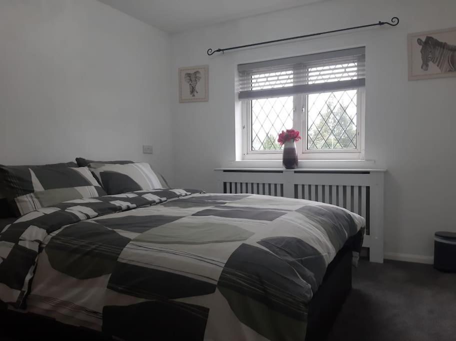 Entire Rental, Easy Reach To Etihad Stadium Manchester Extérieur photo